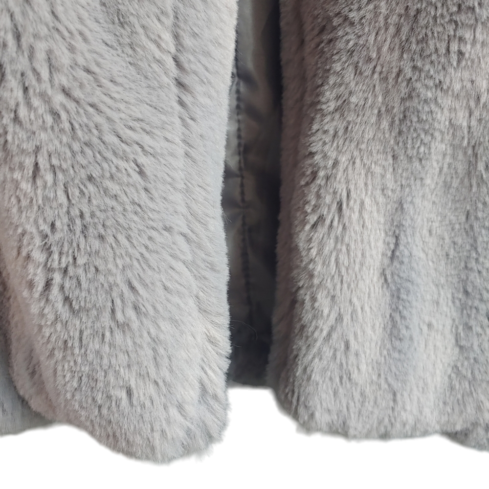 Carmin Women's Gray Faux Fur Vest - Size Large, Soft and Stylish - Picture 5 of 10